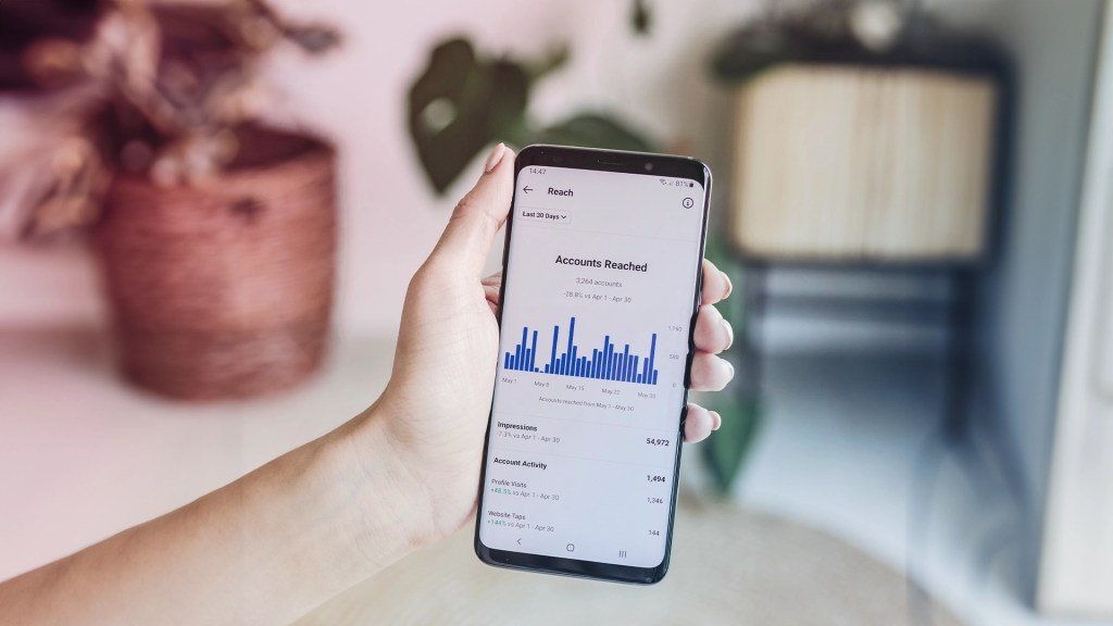 social media expert benefits